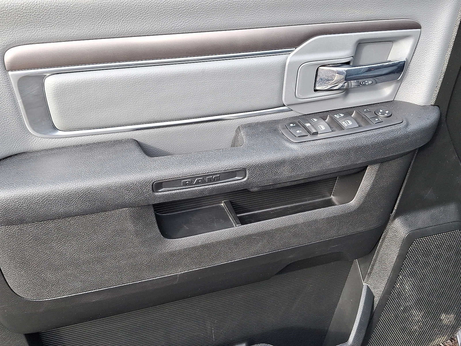 2024 RAM 1500 Classic SLT 4x4 Quad Cab 64 Box