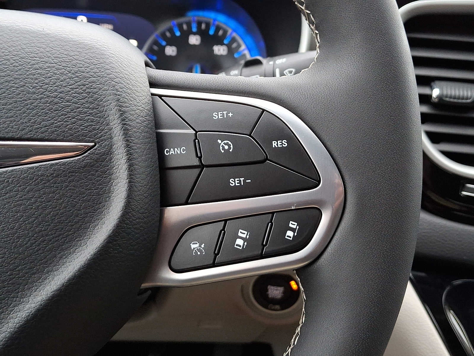 2024 Chrysler Pacifica Touring L FWD