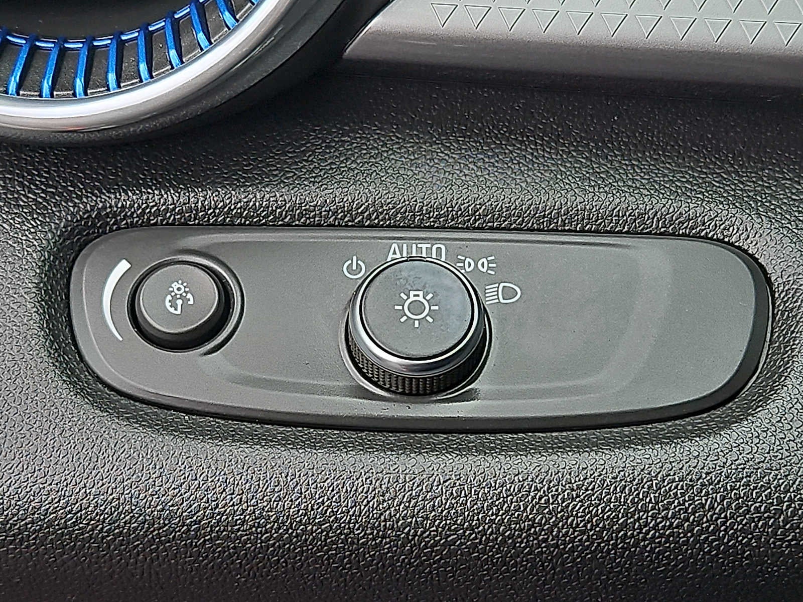 2025 Chevrolet Trax FWD 4dr LT