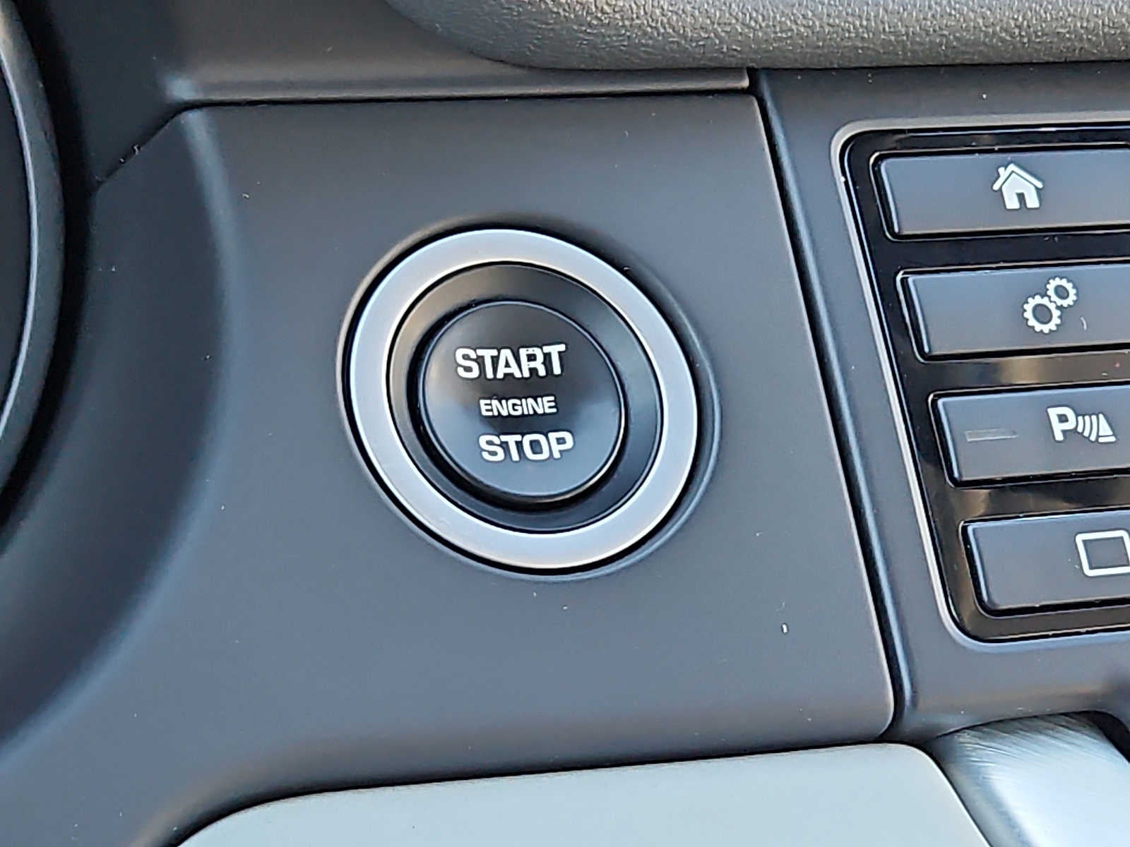 2016 Land Rover Discovery Sport AWD 4dr SE